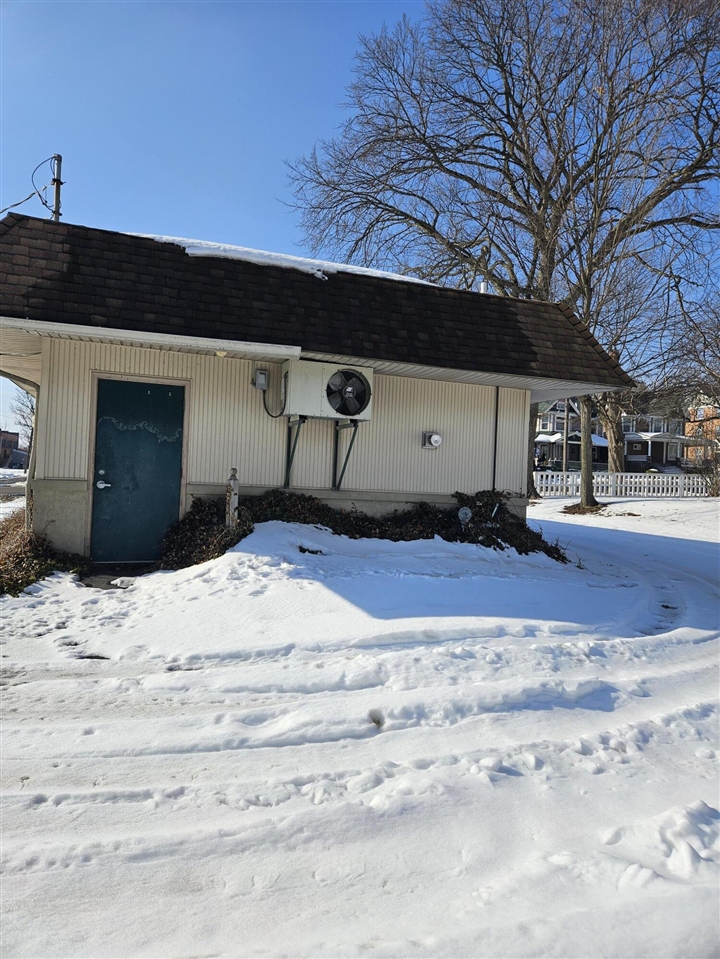 402 N Superior Street Property Photo 2