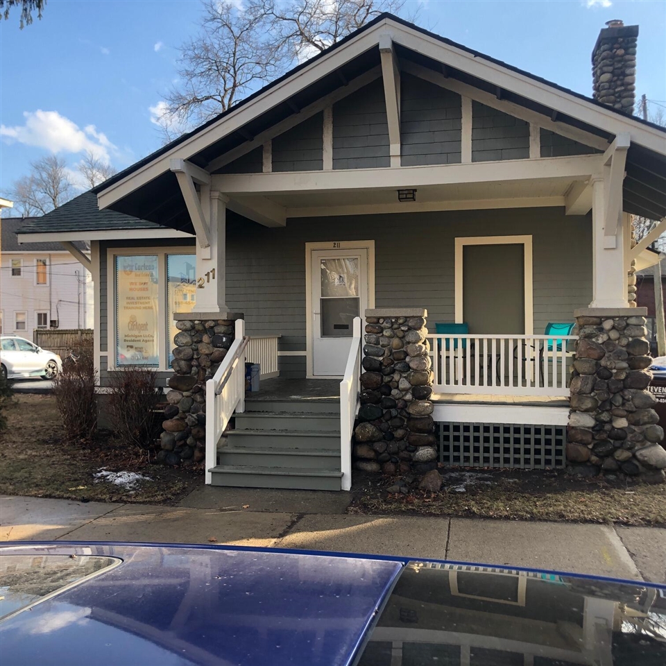 211 Ferris Street Property Photo 1