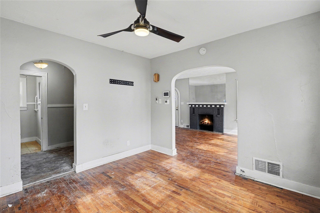 2326 S Burdick Street Property Photo 5
