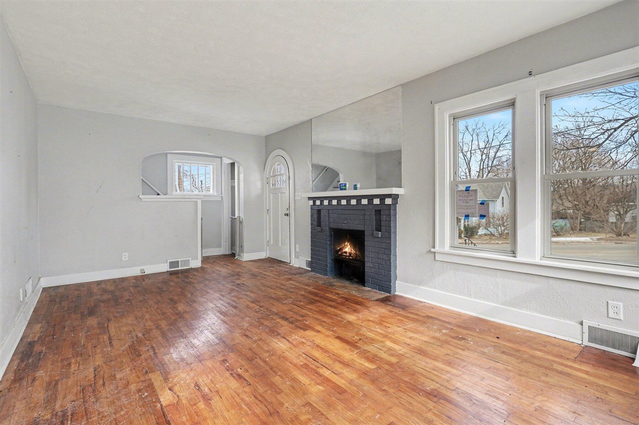 2326 S Burdick Street Property Photo 7