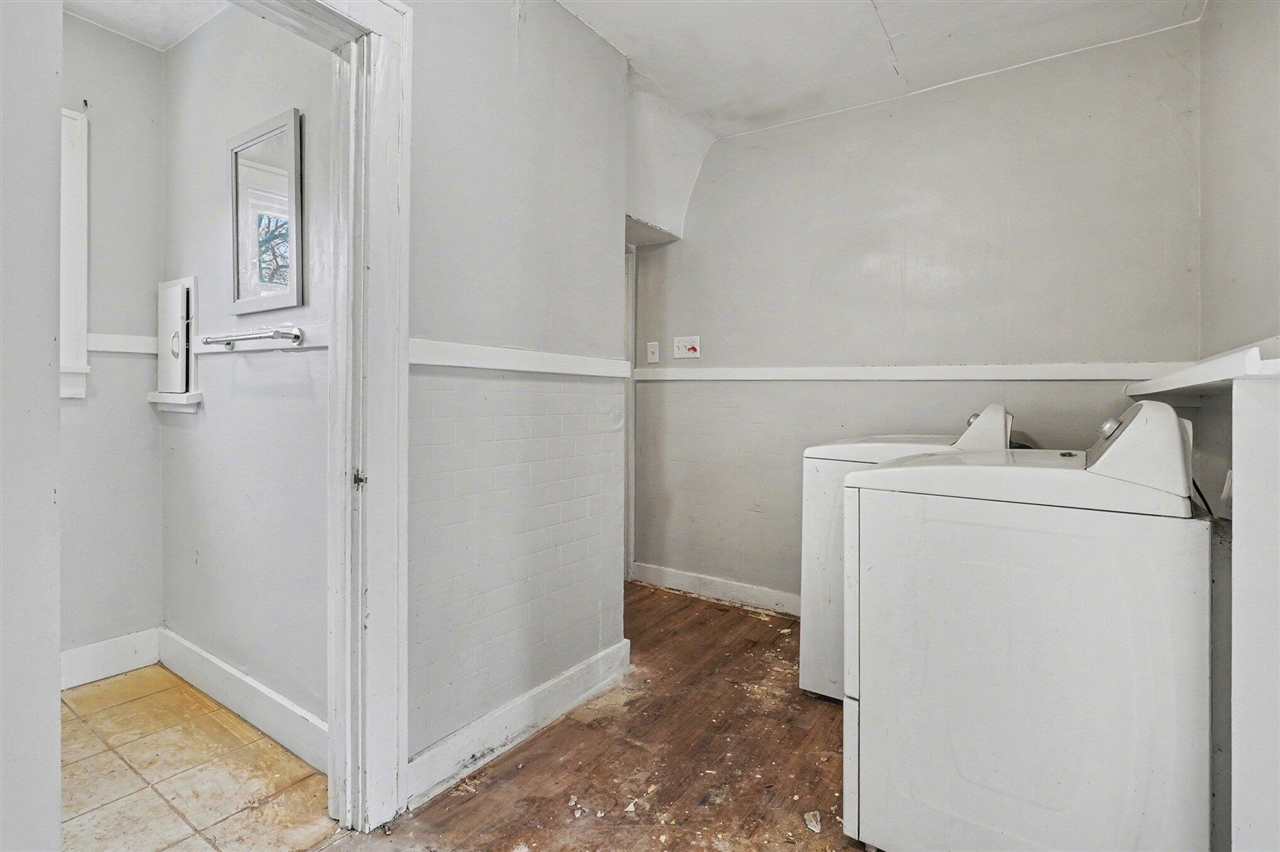 2326 S Burdick Street Property Photo 15