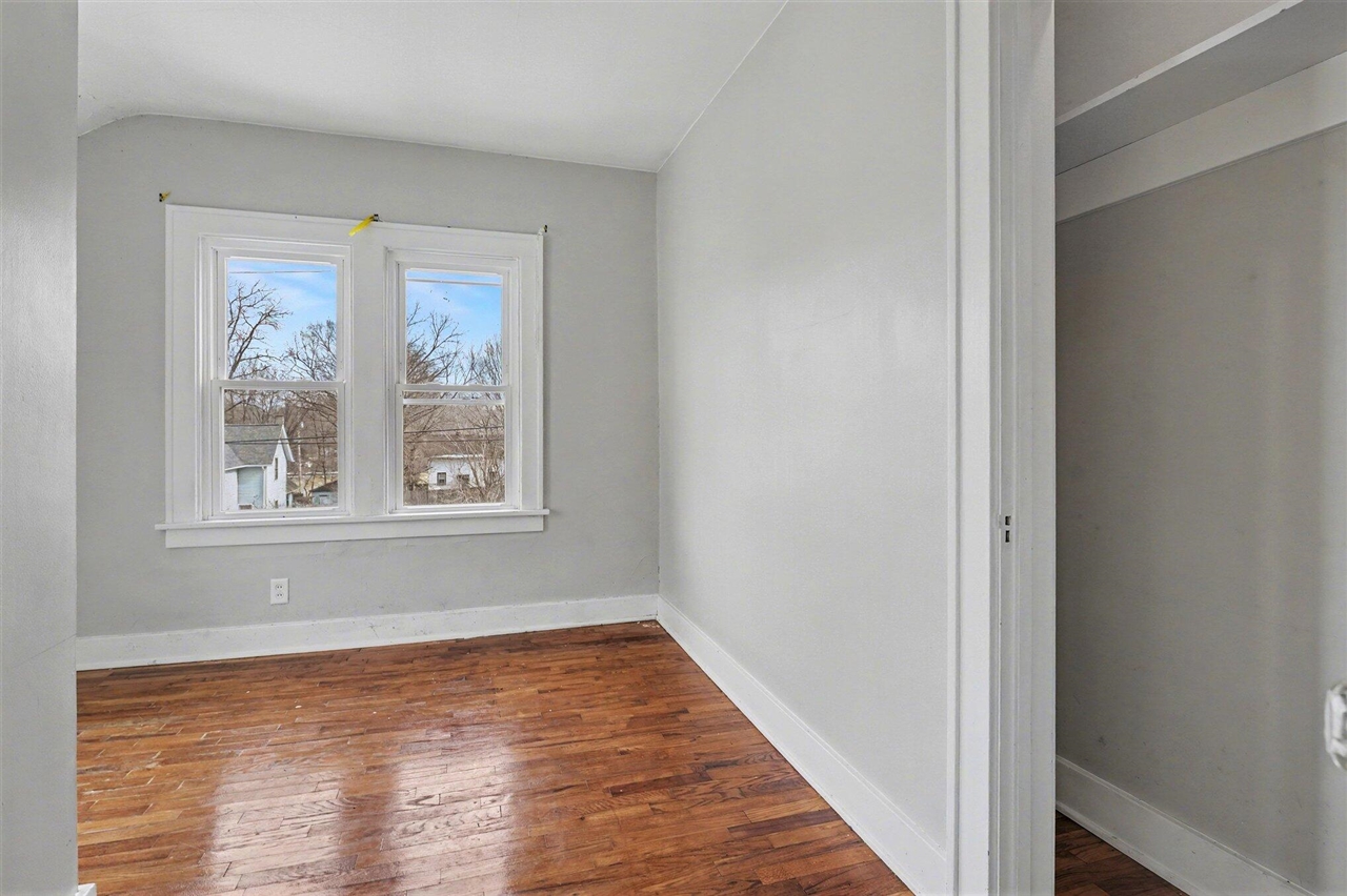 2326 S Burdick Street Property Photo 17
