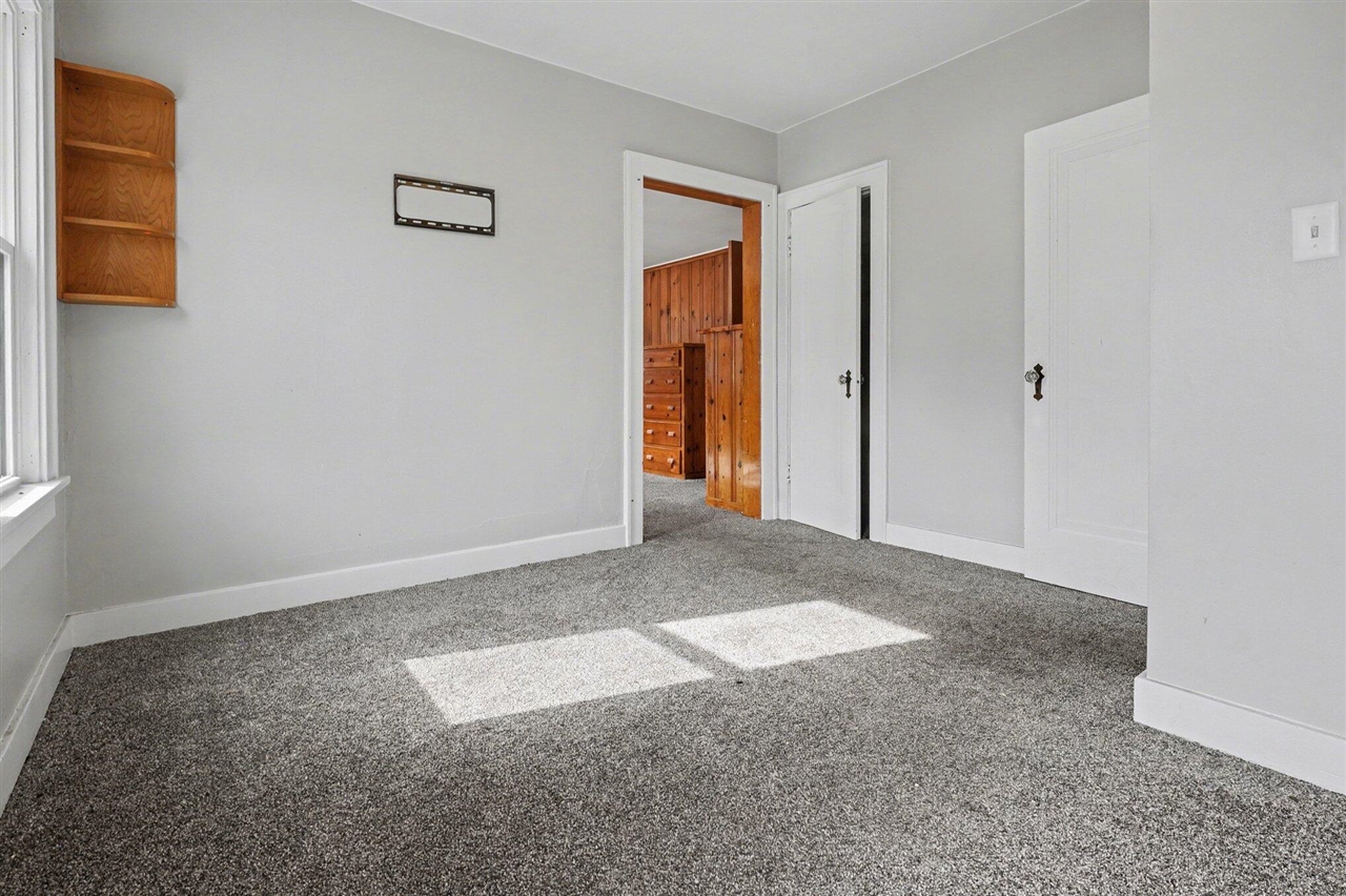 2326 S Burdick Street Property Photo 19