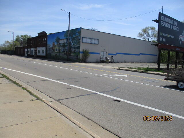 551 W Michigan Avenue Property Photo 4