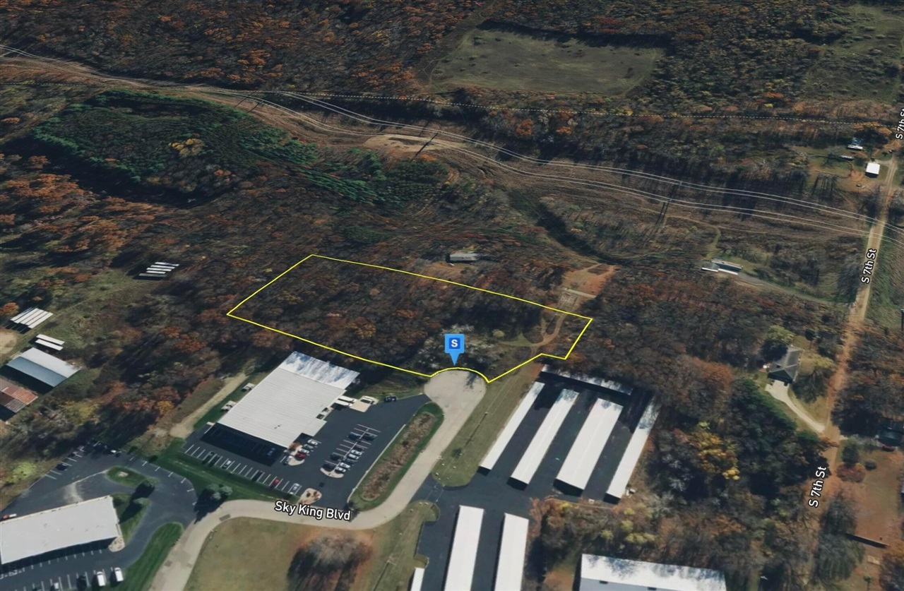 3883 Sky King Boulevard Property Photo 2