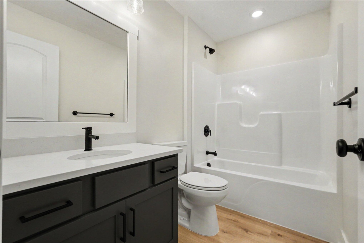 4904 Bethpage Drive Property Photo 12