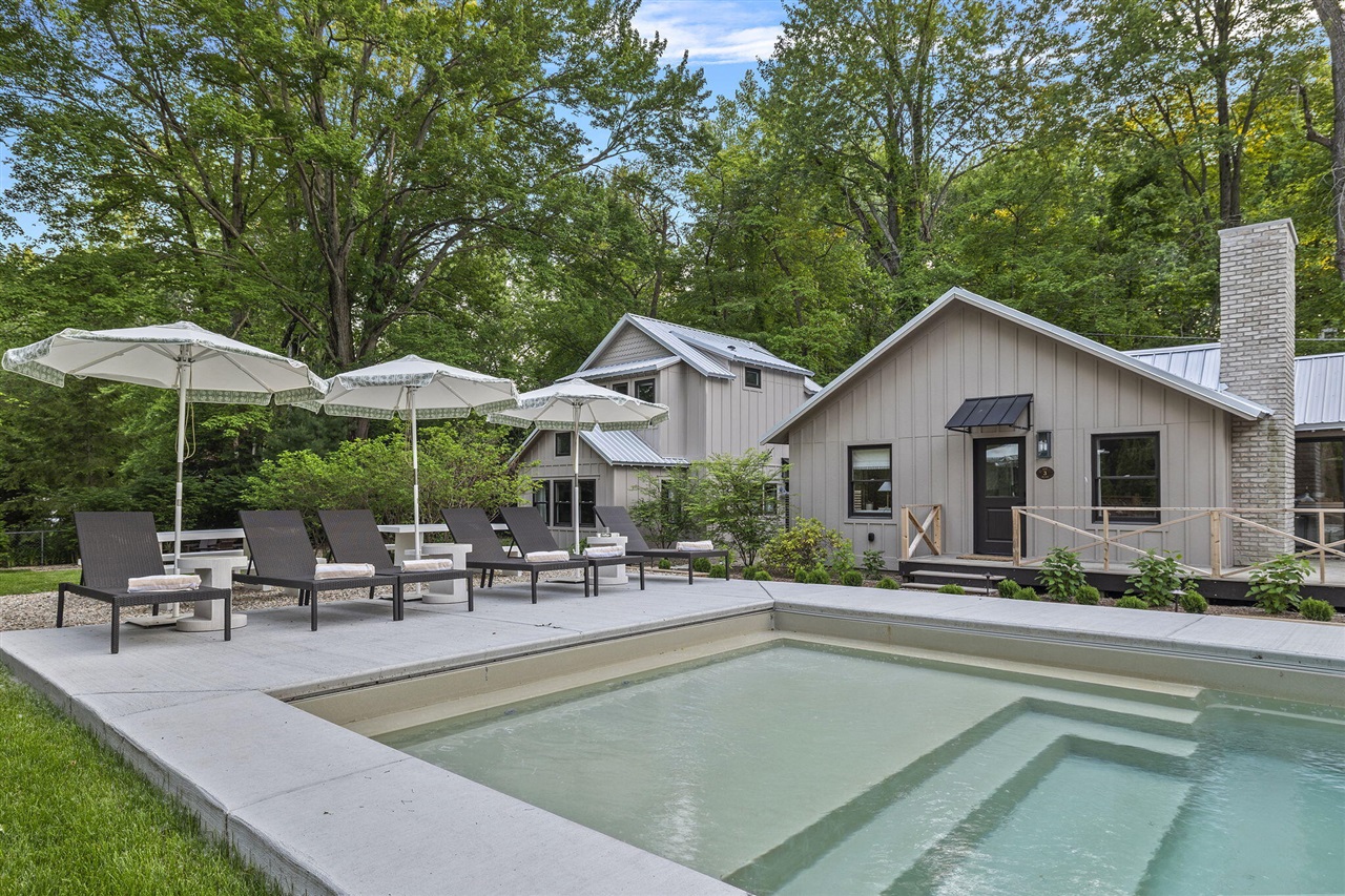 10222 Town Line Road Property Photo 2