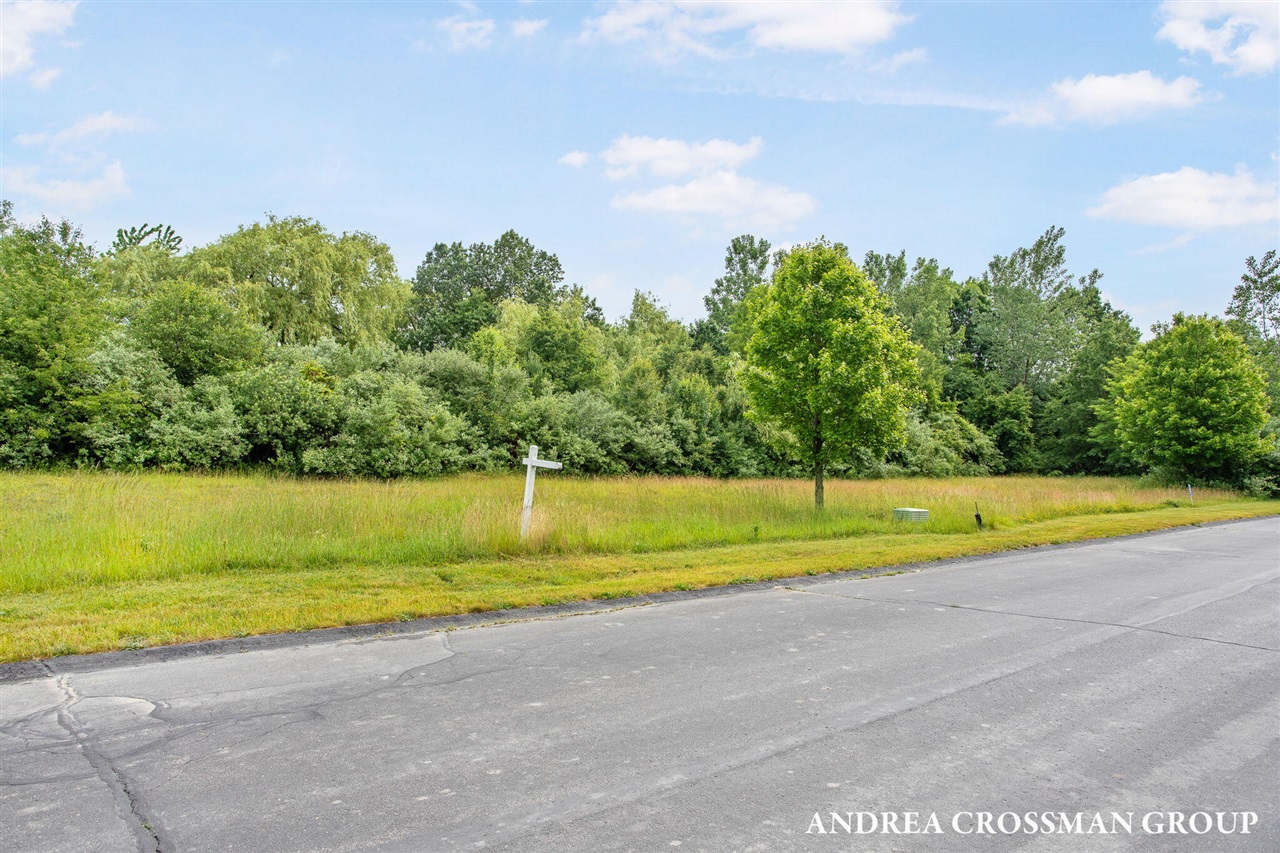 688 Waters Edge Drive Property Photo 14