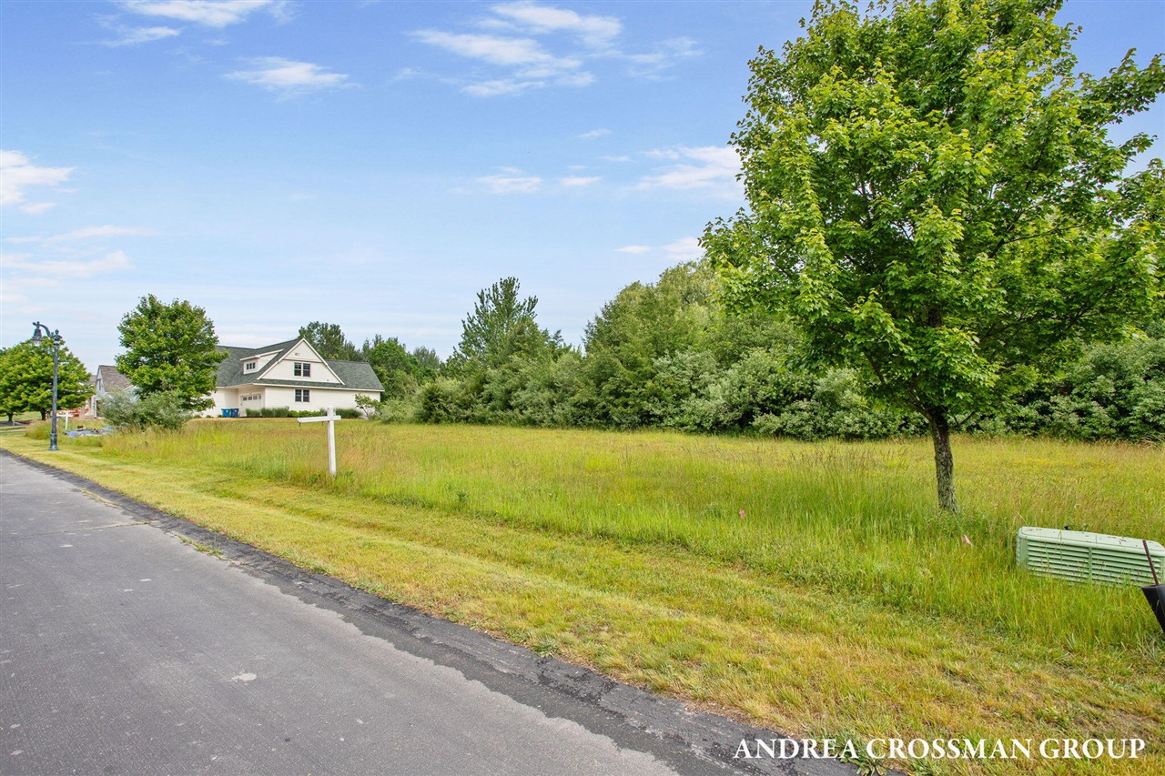 688 Waters Edge Drive Property Photo 16