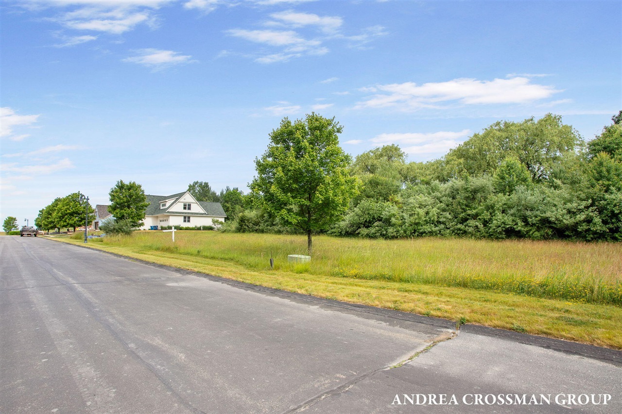 688 Waters Edge Drive Property Photo 17