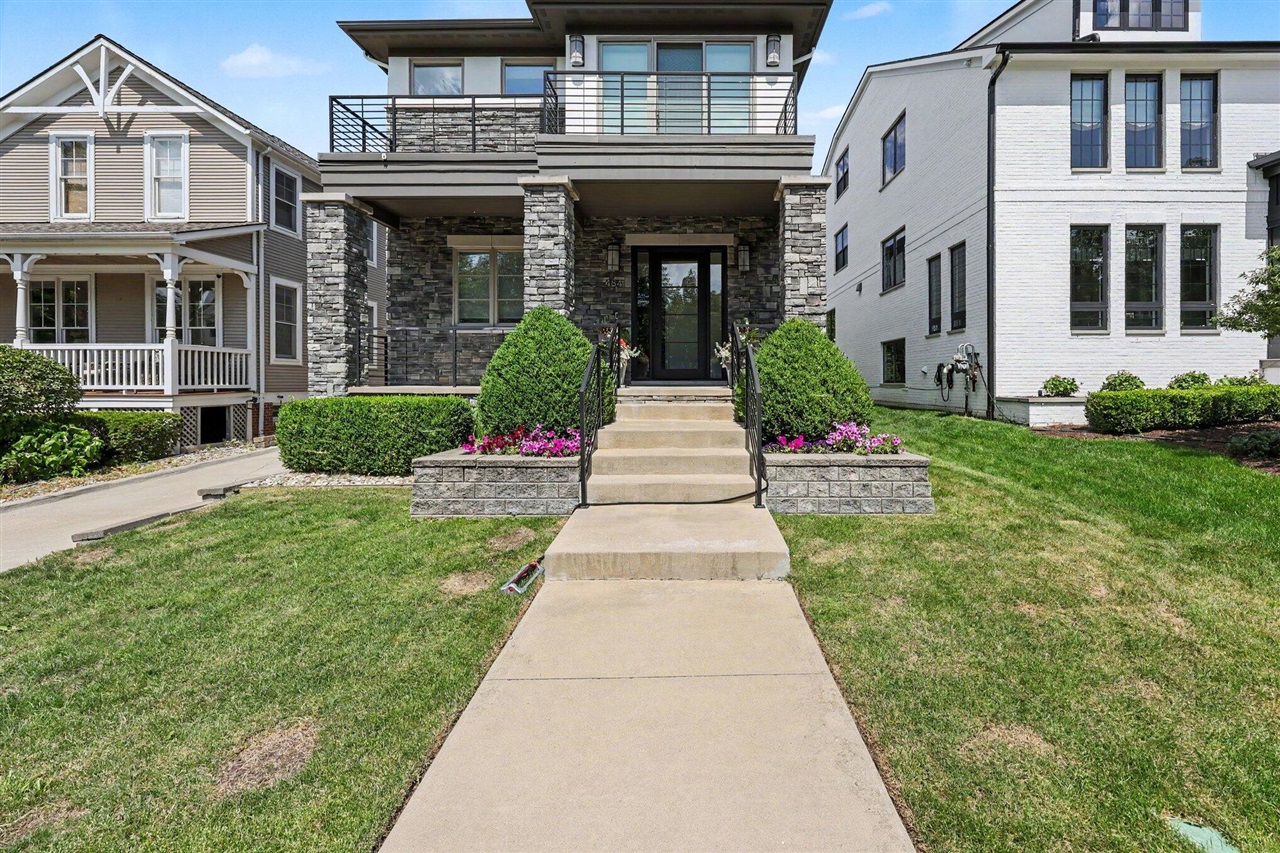 484 Park Street Property Photo 2