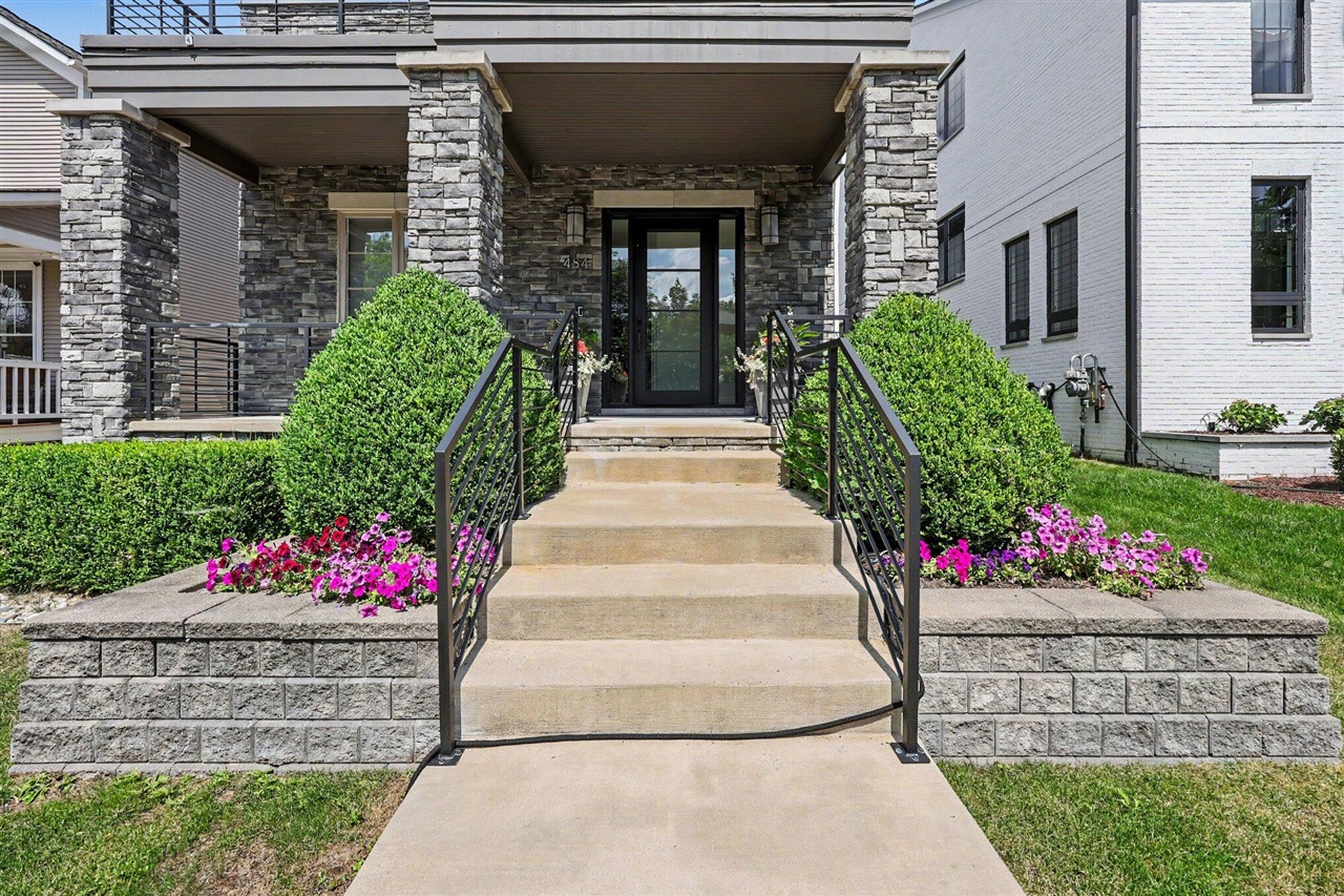 484 Park Street Property Photo 4