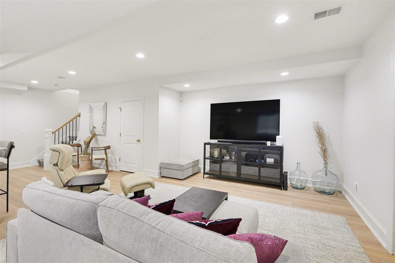 484 Park Street Property Photo 78