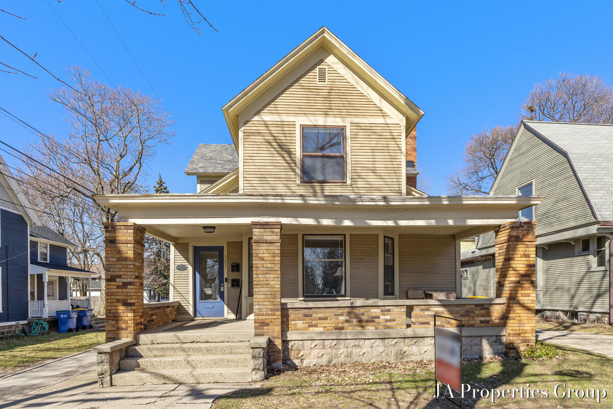 921 Fairmount Street Property Photo 1