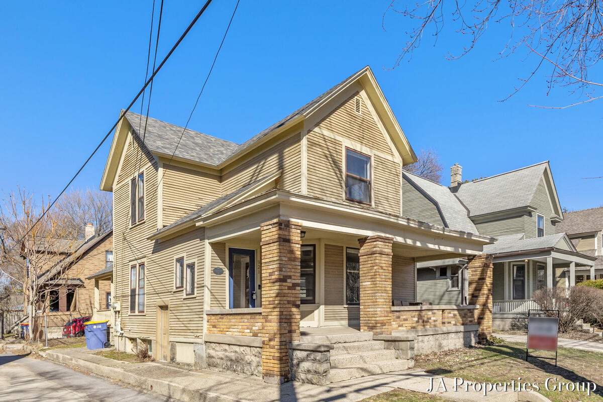 921 Fairmount Street Property Photo 2