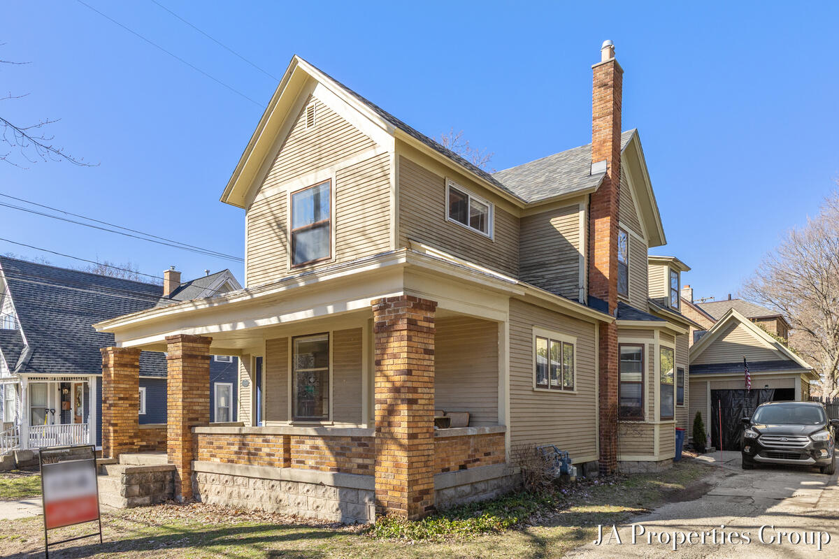 921 Fairmount Street Property Photo 3
