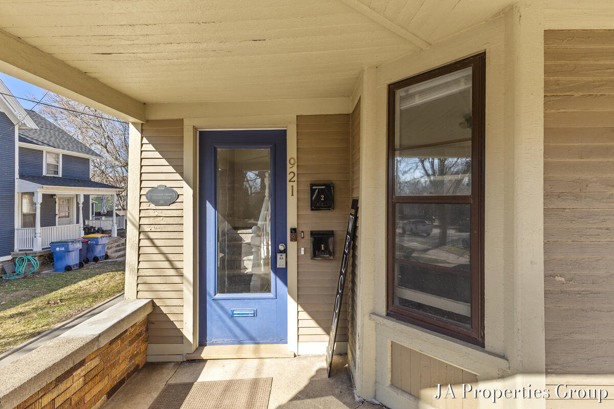 921 Fairmount Street Property Photo 4