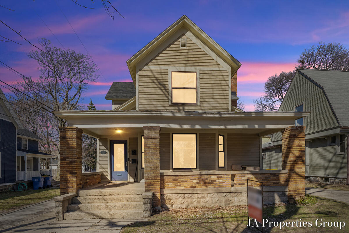 921 Fairmount Street Property Photo 5