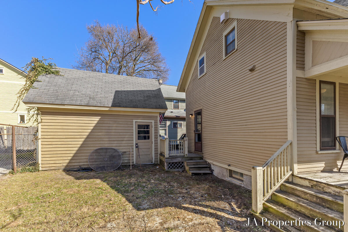 921 Fairmount Street Property Photo 9