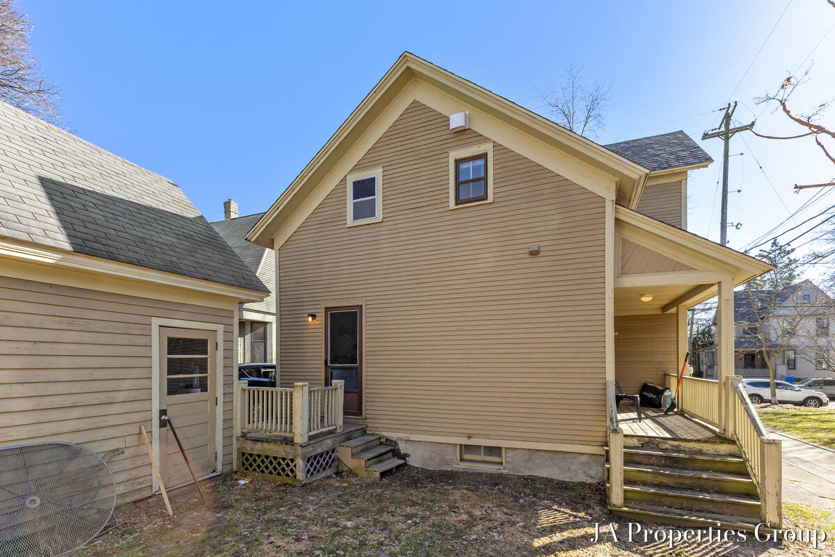 921 Fairmount Street Property Photo 10