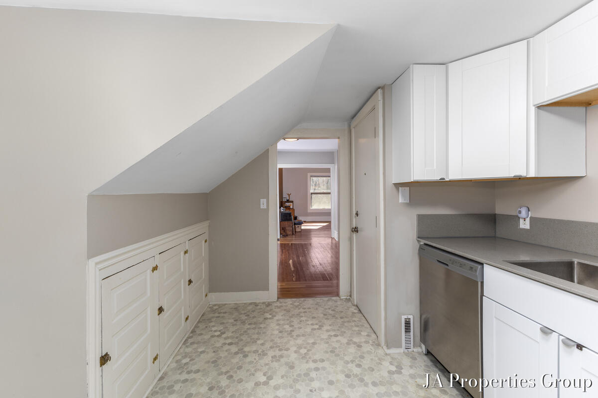 921 Fairmount Street Property Photo 17