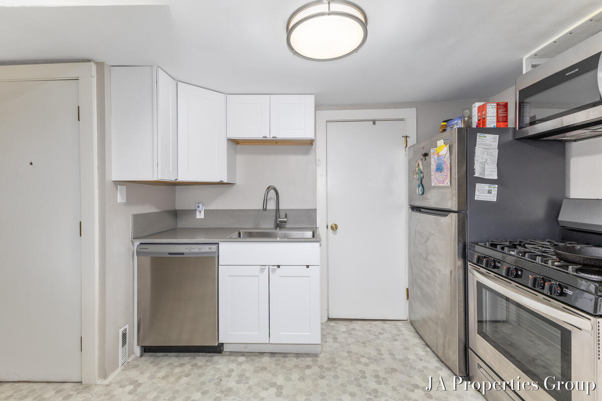 921 Fairmount Street Property Photo 18