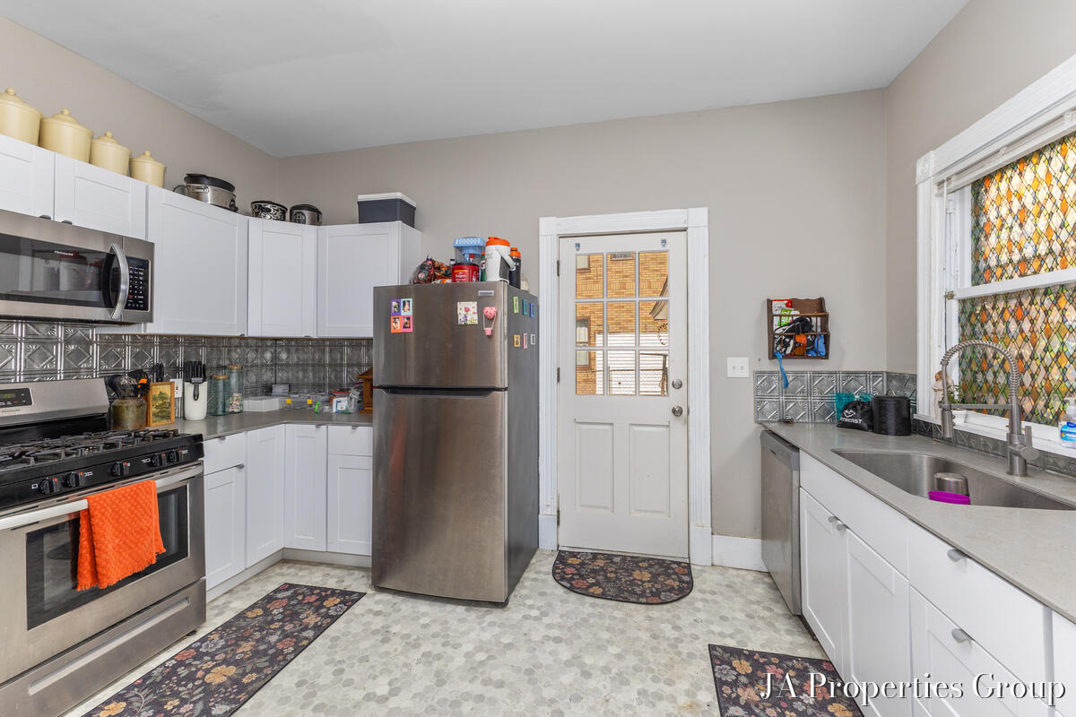 921 Fairmount Street Property Photo 28