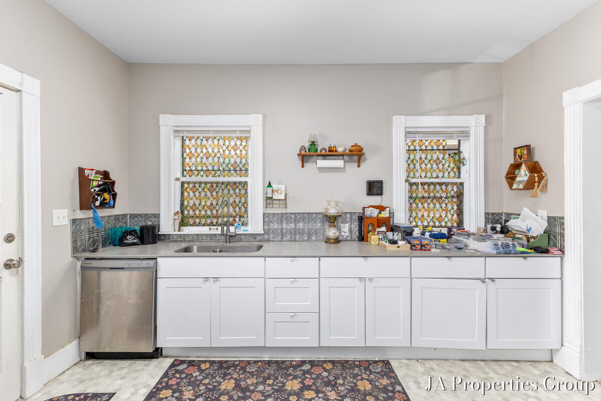 921 Fairmount Street Property Photo 29
