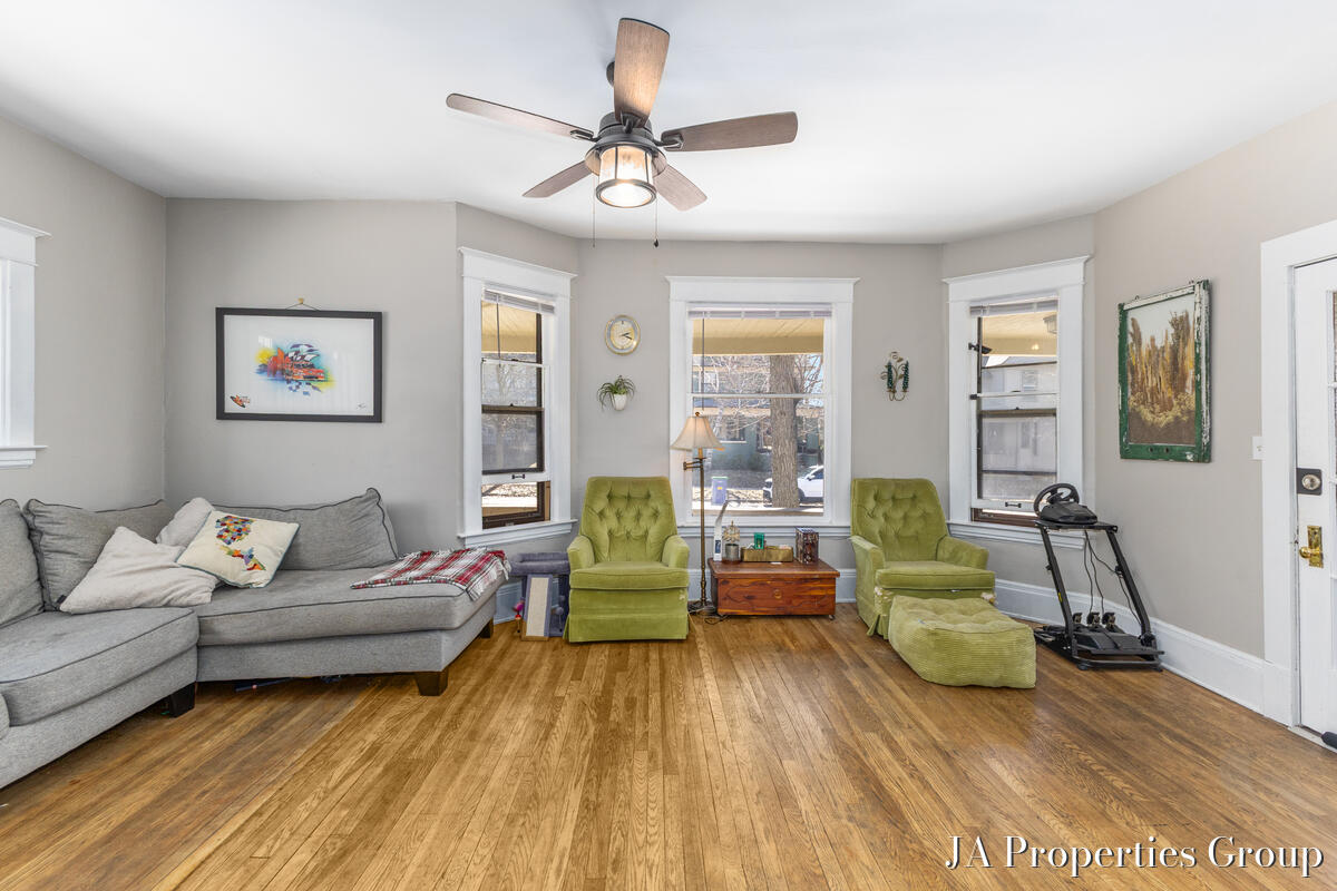 921 Fairmount Street Property Photo 30