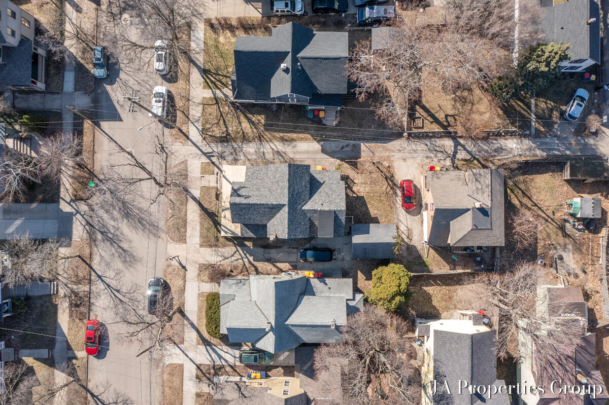 921 Fairmount Street Property Photo 33