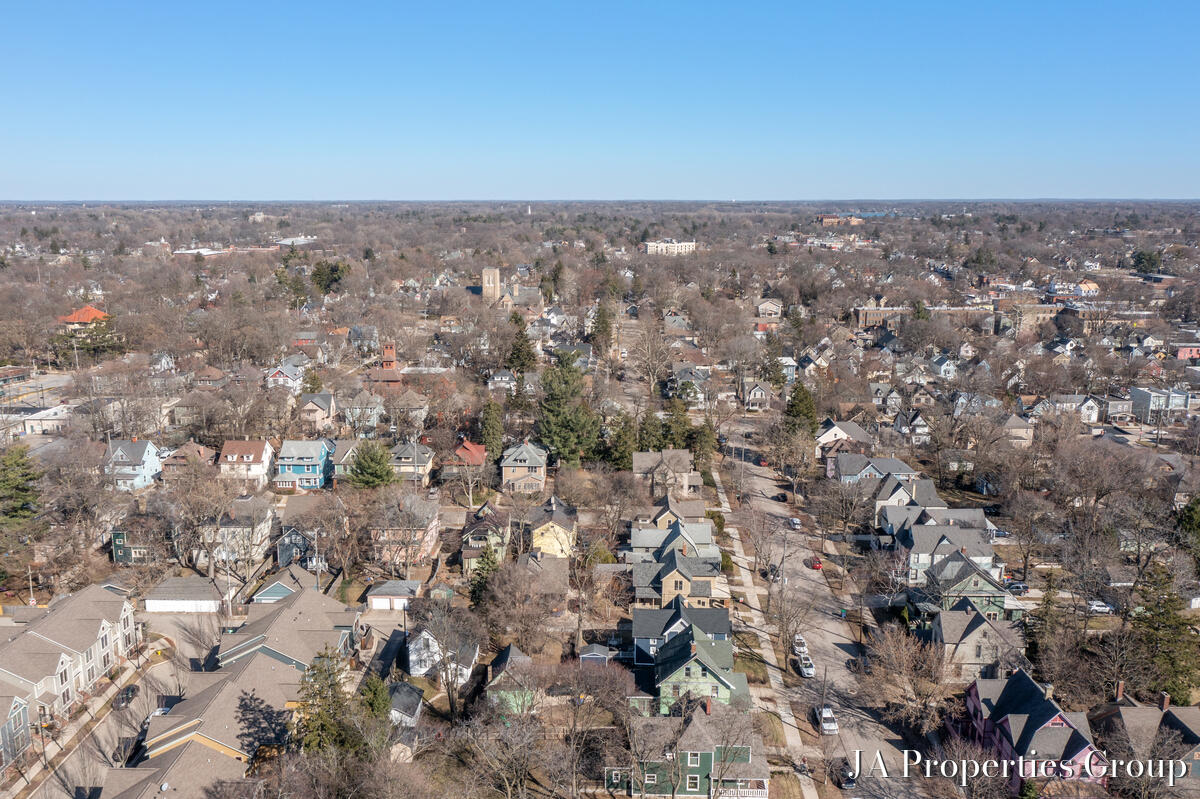 921 Fairmount Street Property Photo 35