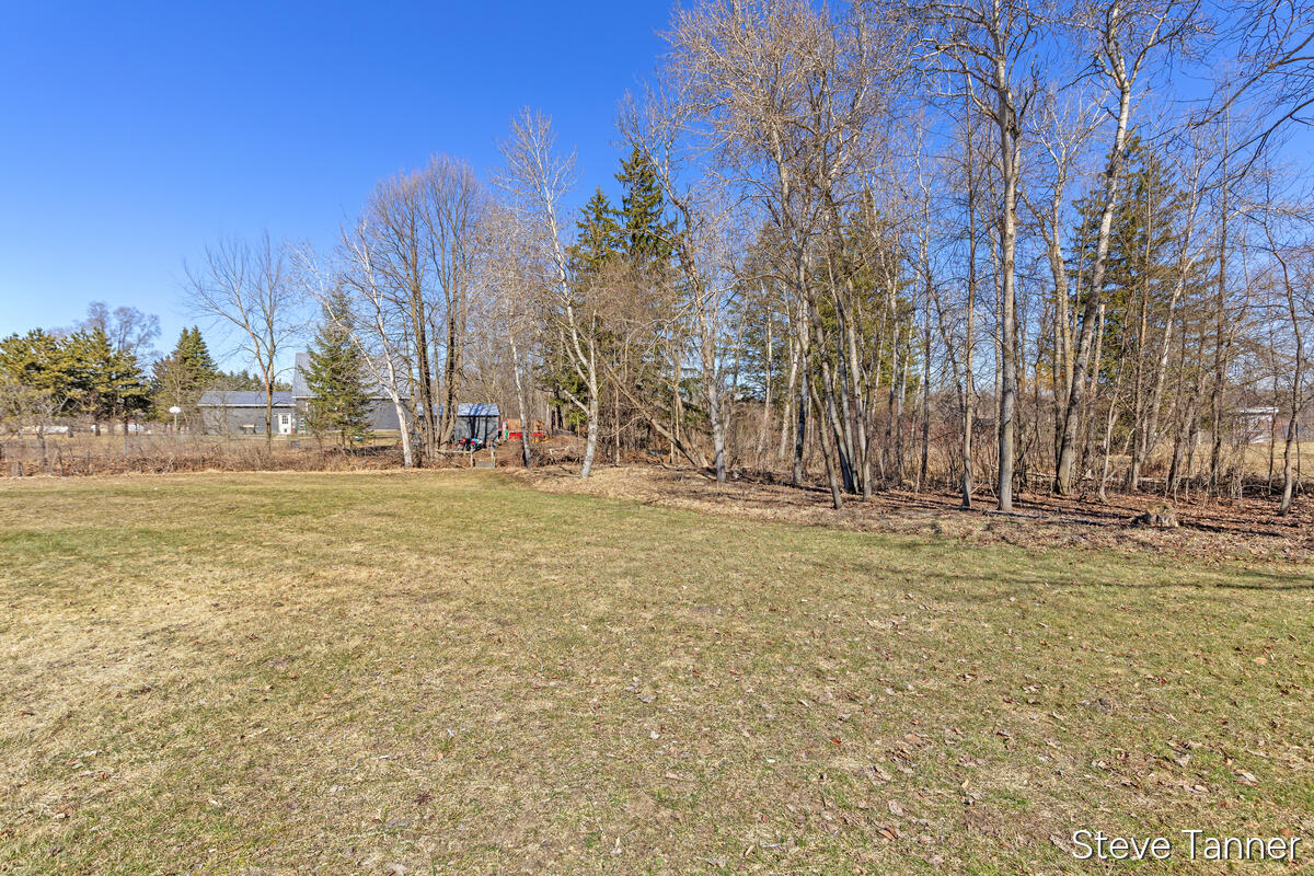 5423 E Howard City-edmore Property Photo 9