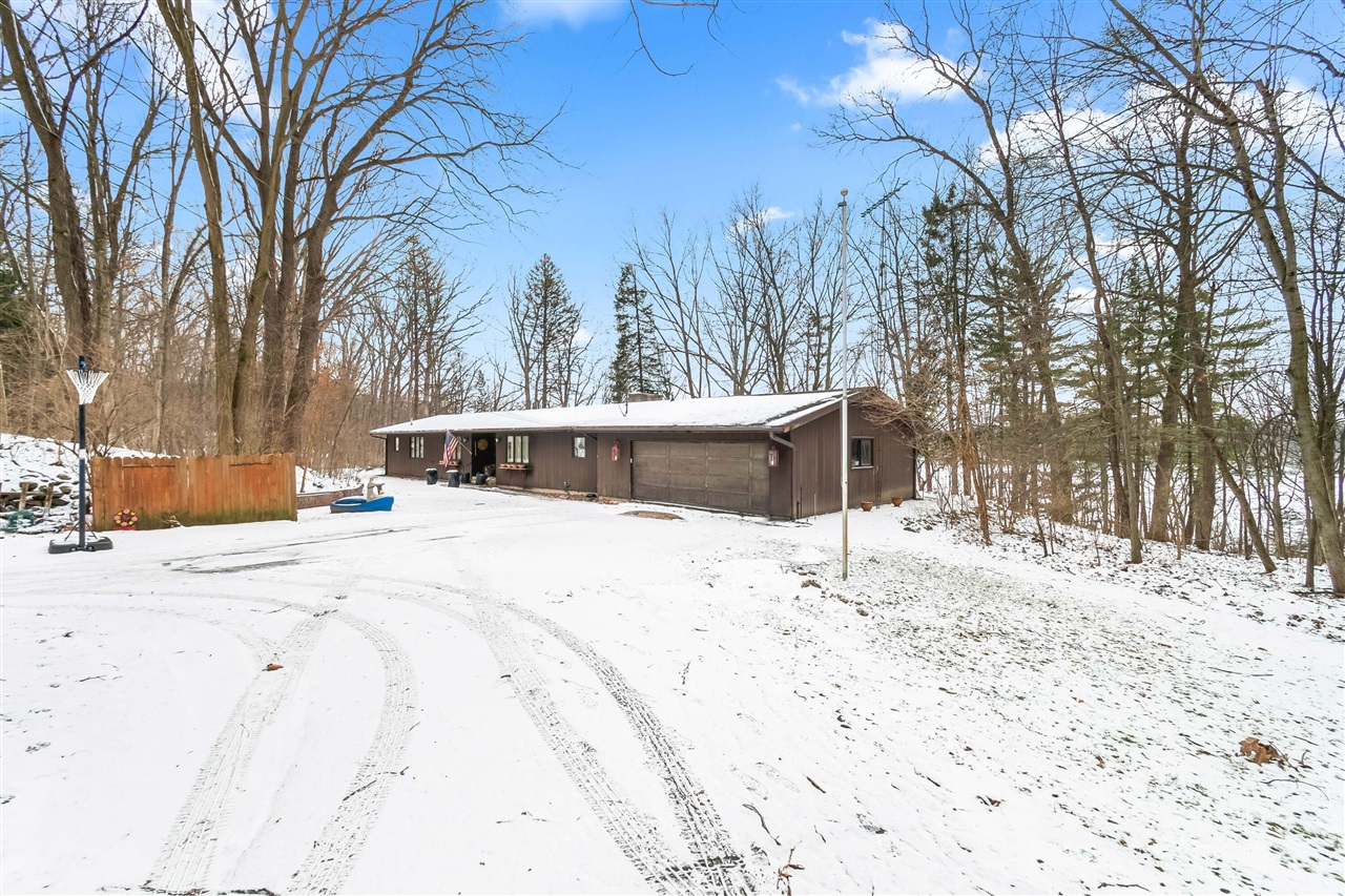 3671 Wildwood Court Property Photo 5