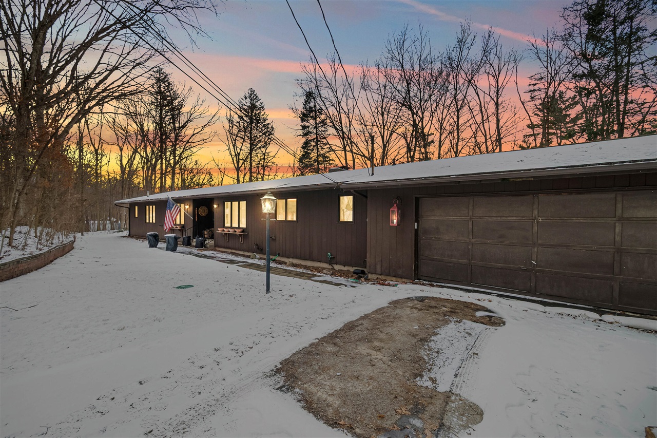 3671 Wildwood Court Property Photo 6
