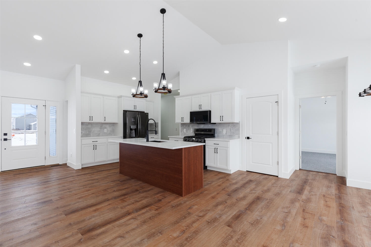 4909 Schmitz Court Property Photo 4