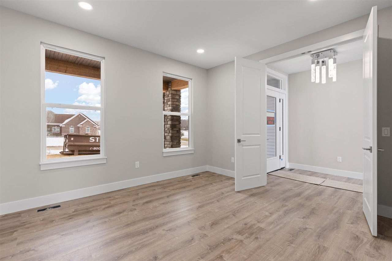 4823 Thompson Heights Drive Property Photo 15