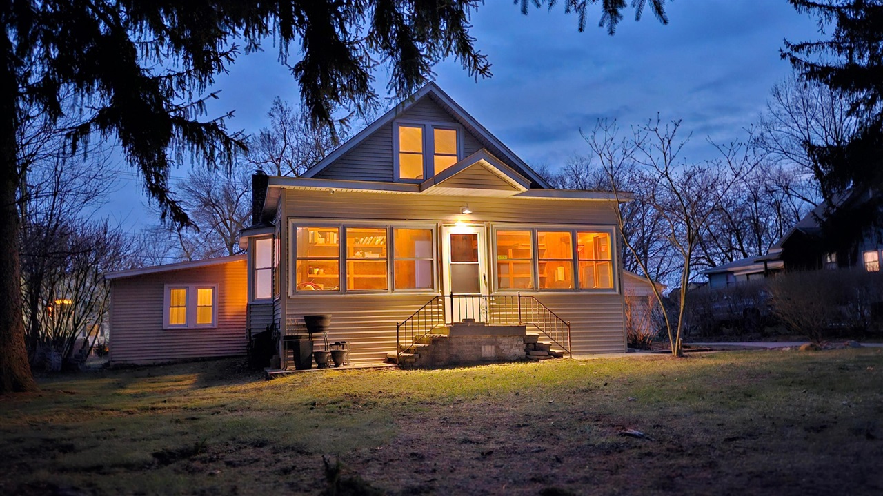 57751 Grand River Avenue Property Photo 1