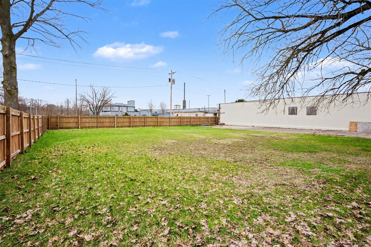 100 Lagrange Street Property Photo 4