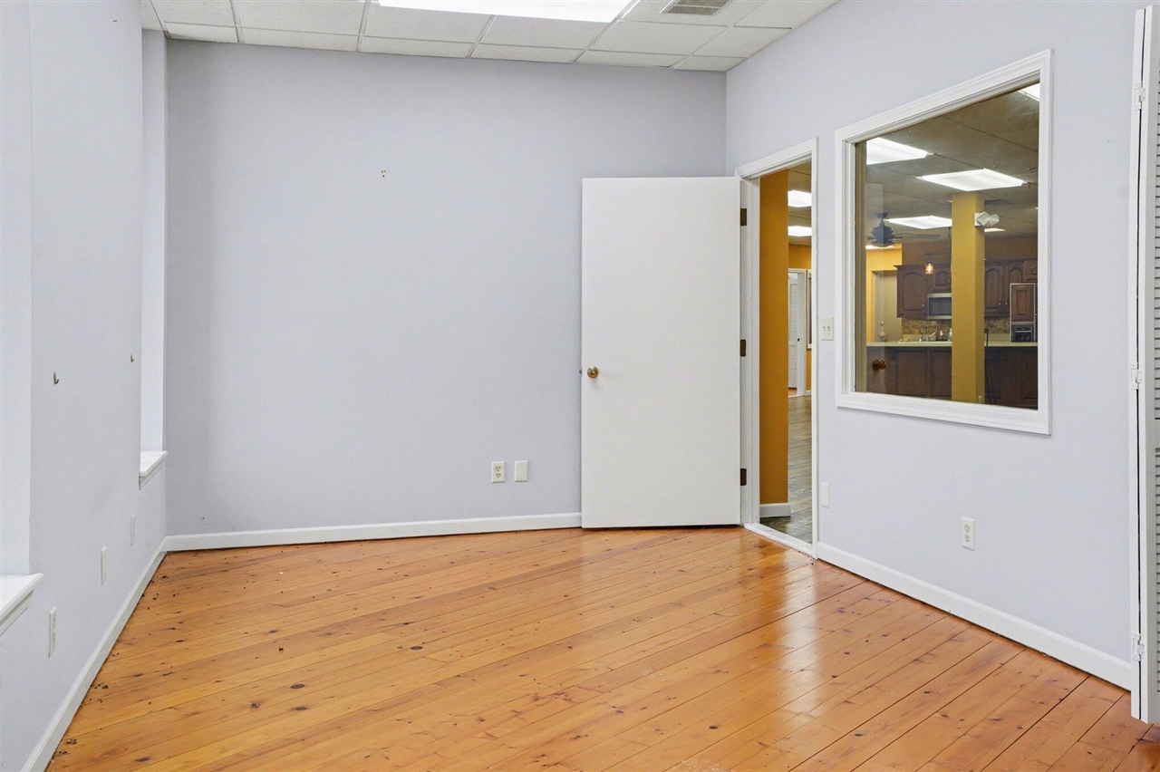 100 Lagrange Street Property Photo 6