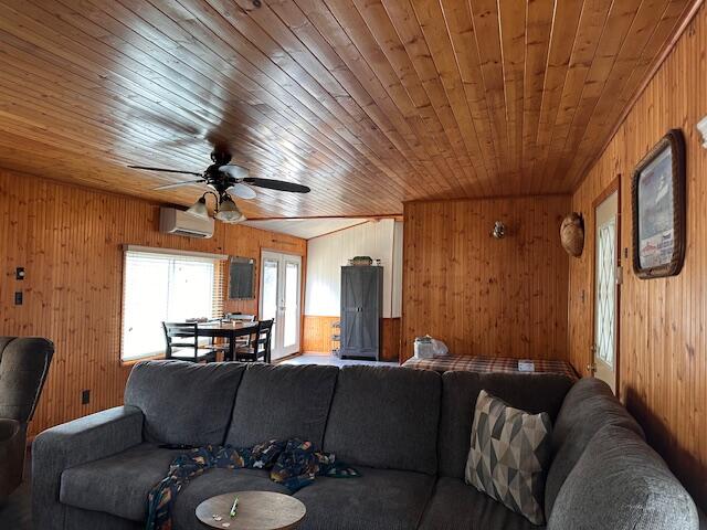 8034 N Johnson Road Property Photo 5