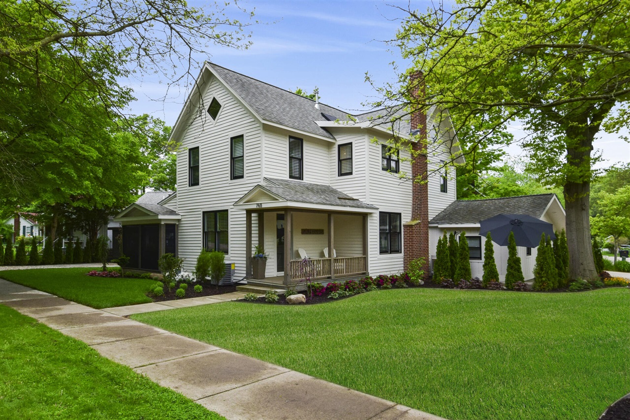 748 Holland Street Property Photo 1