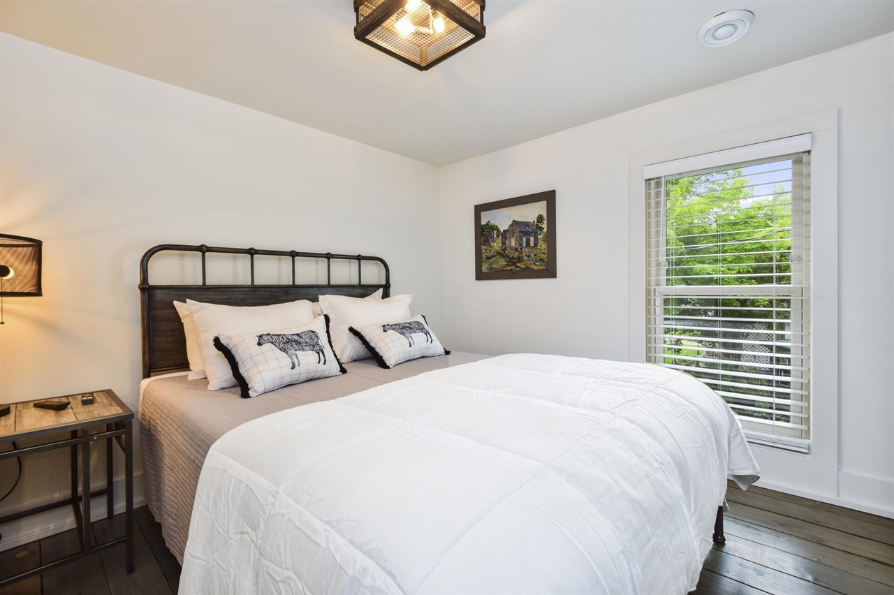 748 Holland Street Property Photo 14