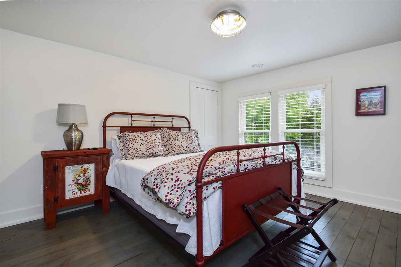 748 Holland Street Property Photo 16