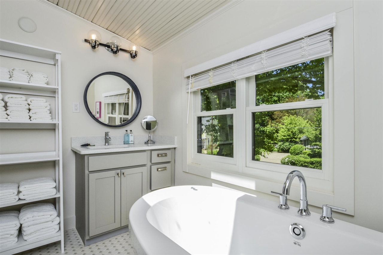 748 Holland Street Property Photo 19