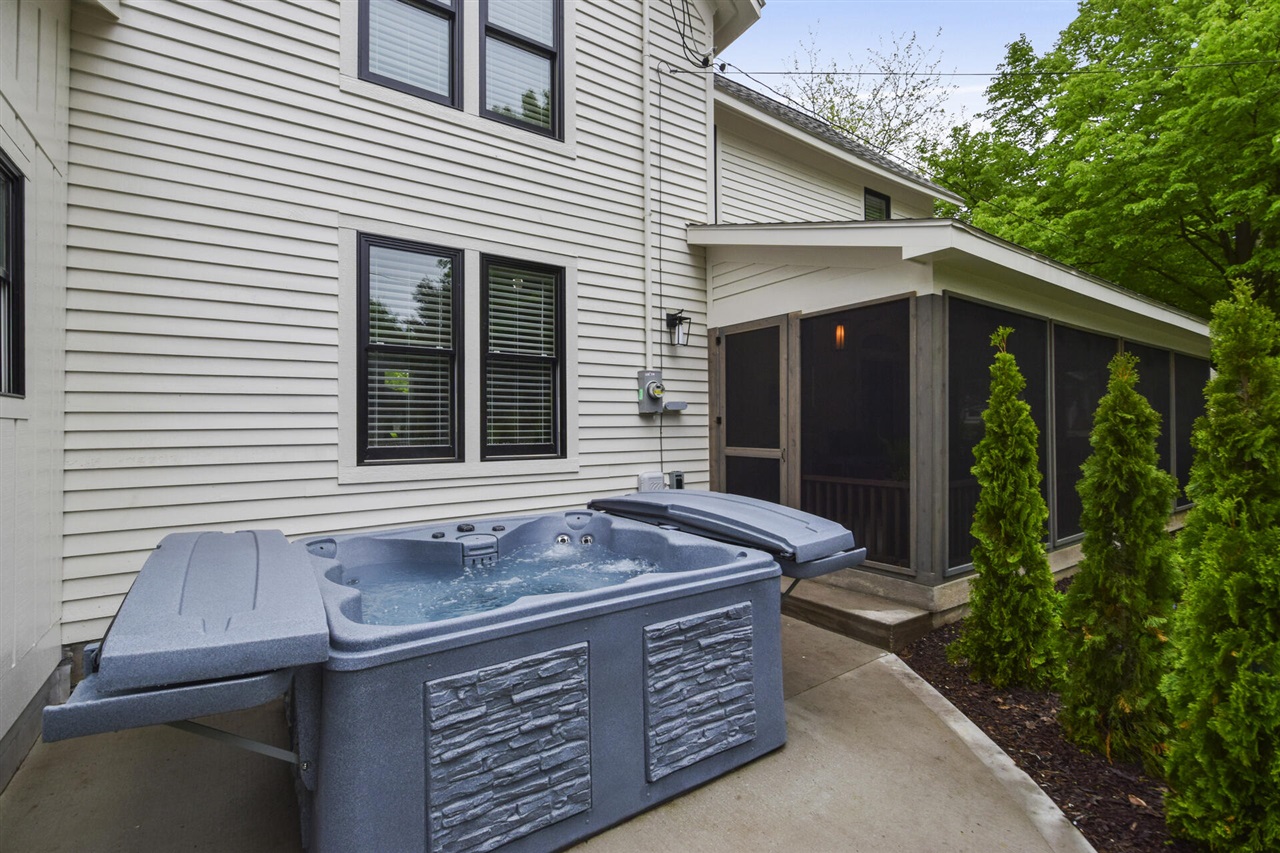 748 Holland Street Property Photo 23