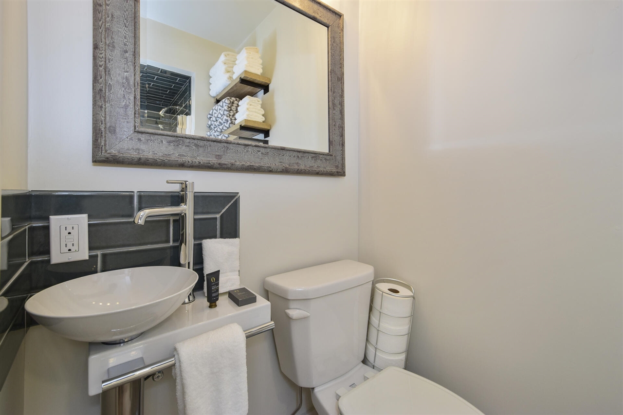 748 Holland Street Property Photo 29