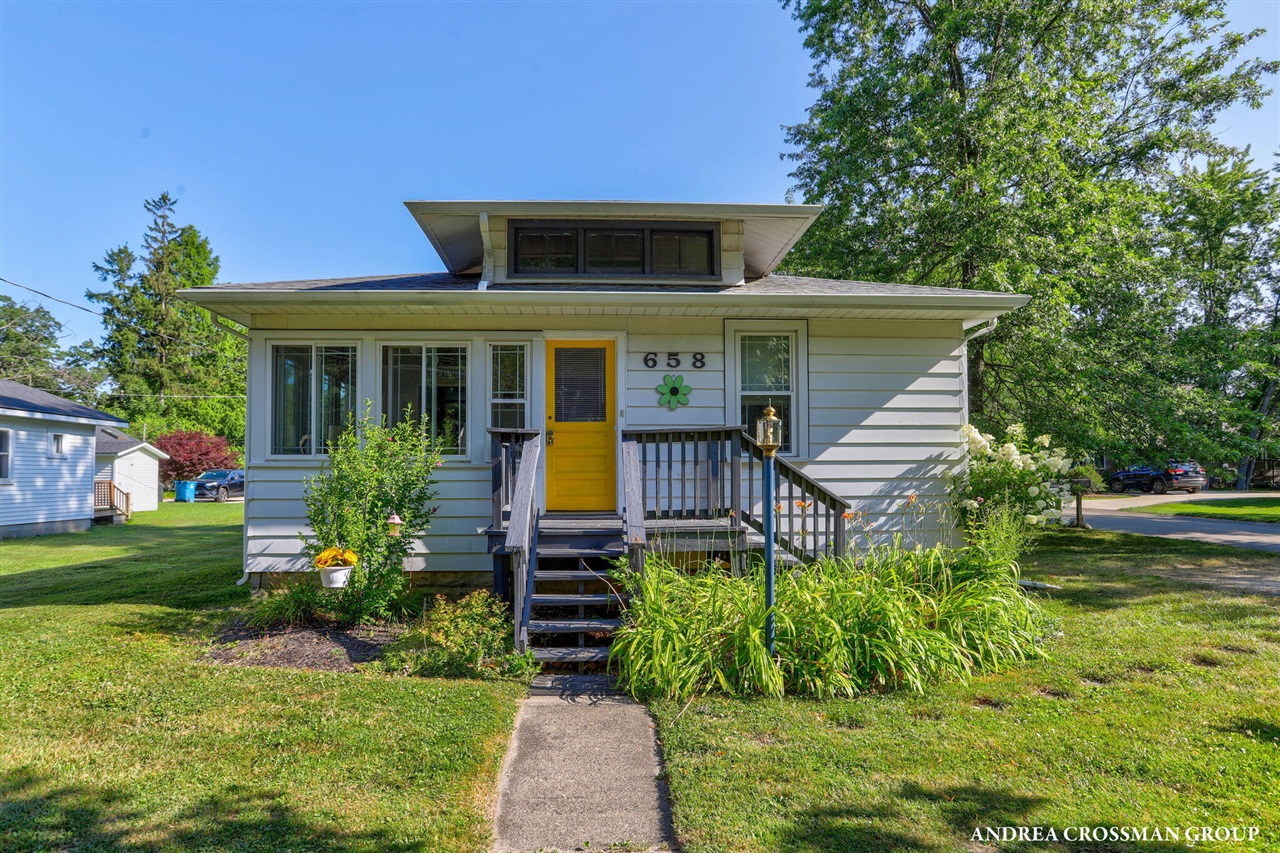 658 Allegan Street Property Photo 2