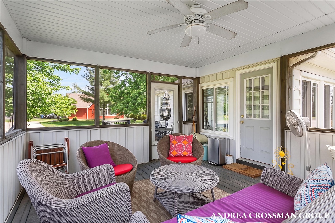 658 Allegan Street Property Photo 4