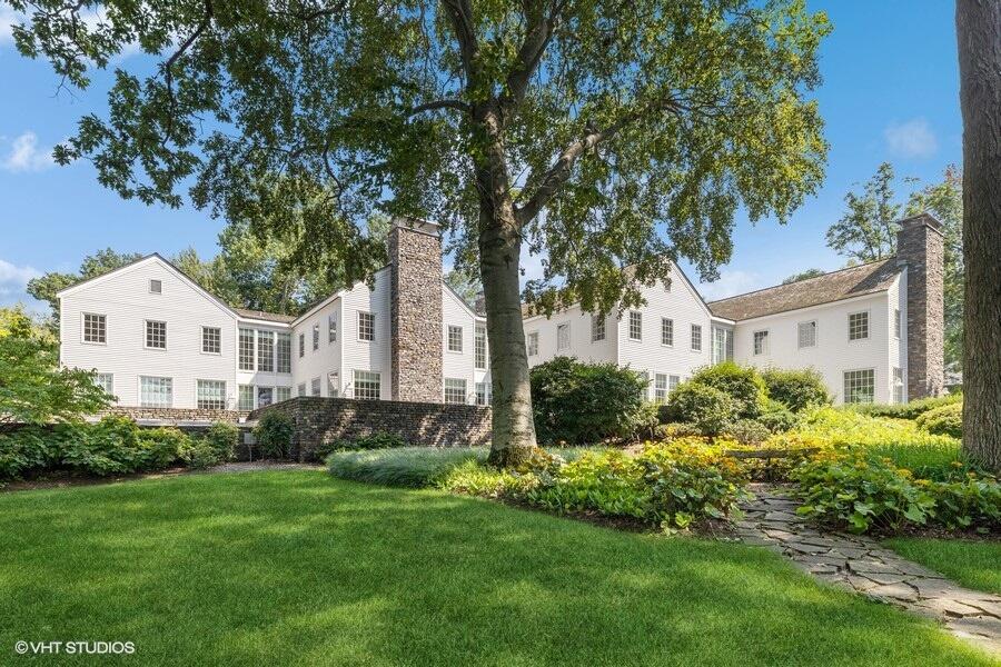 15360 Lakeshore Road Property Photo 1