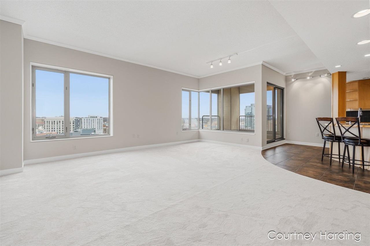 128 Campau Circle Property Photo 7